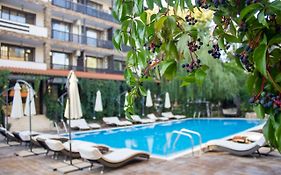 The Green Paradise Apartments